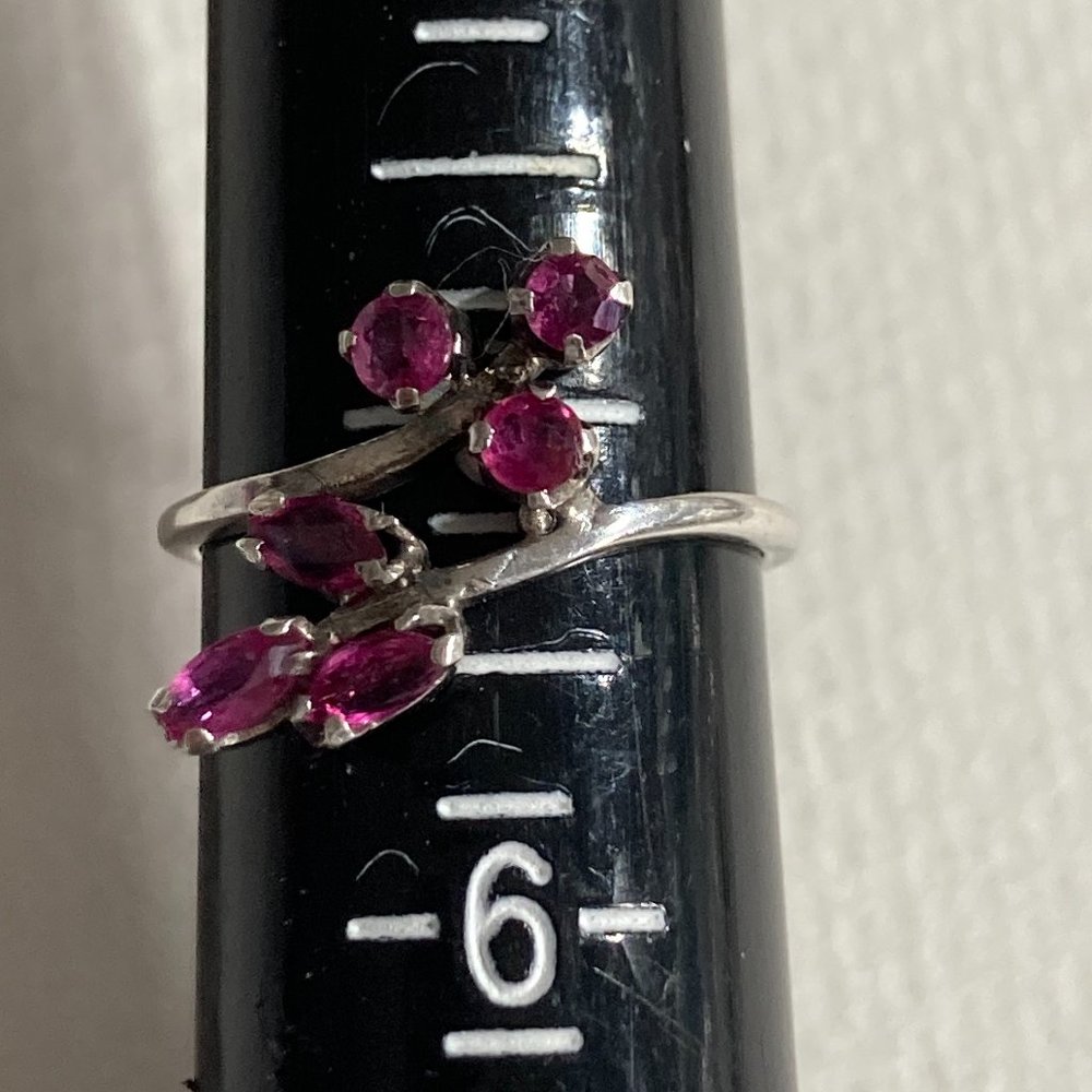 6 red round and oval glass gems on sterling silver by-pass ring